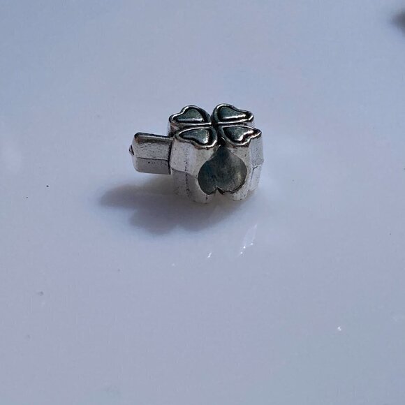 💜 Four Leaf Clover Charm - Picture 4 of 6